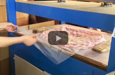 Compressing pet beds